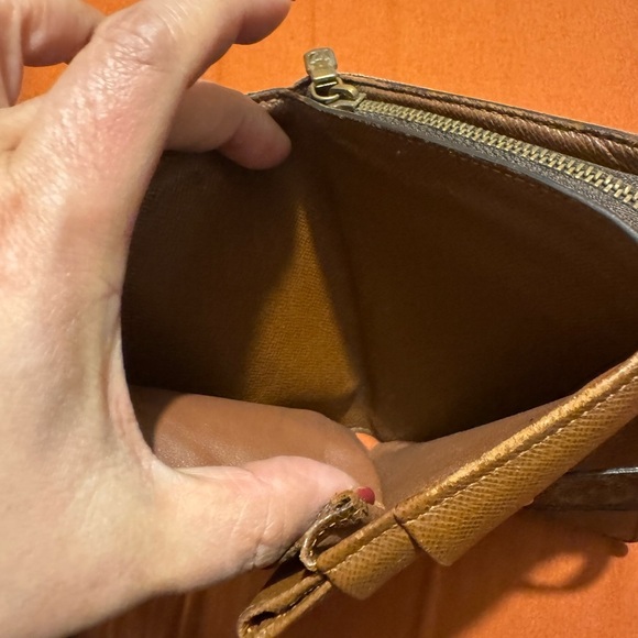 LV monogram medium sized wallet - Picture 6 of 11